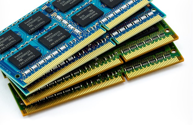 DDR4与DDR5内存接口深度剖析 形态、性能与兼容性的全面对比